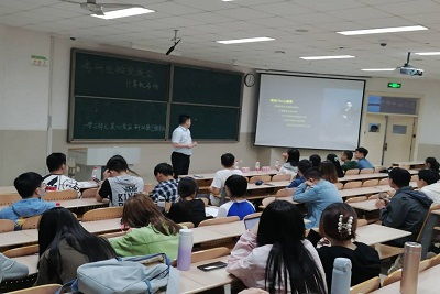 校友分享考研经验，助燃信息学子梦想——泉心泉益志愿者协会“研于律己”考研咨询服务队举办考研交流分享会